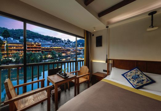 펑황고성 타강 야경 뷰