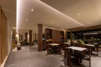 Hailuogou Yunman Warm Resort Hotel - bar