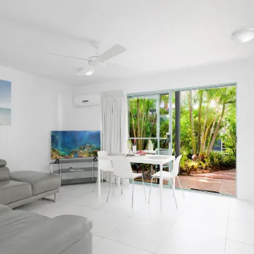 Chez Noosa Holiday Apartments Отели рядом с достопримечательностью «Торгово-развлекательный центр Noosa Junction»