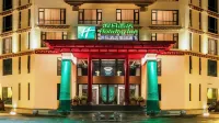 Holiday Inn Batang Hotels near Unplanned Camping Site
