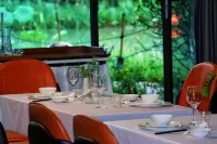 Heyin Jinxi Hot Spring Resort Homestay فنادق في تشونغ جَو