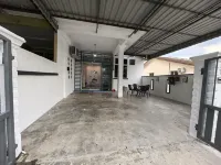 Padang Serai Harmoni Homestay 巴東色海酒店