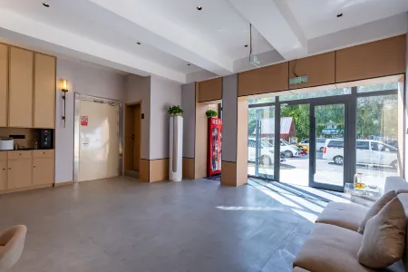 Burqin BUDA Hotel Отели рядом с достопримечательностью «Cenial Folk Customs Park»