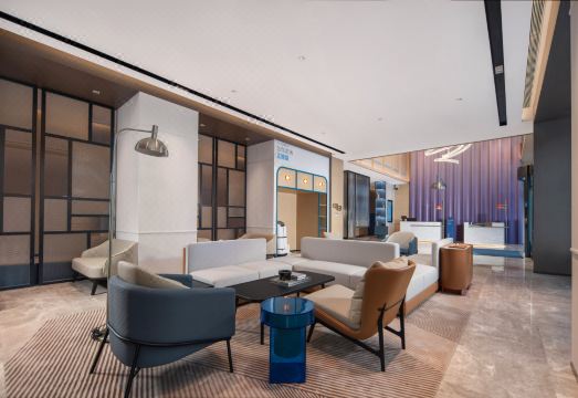 홀리데이 인 익스프레스 로비