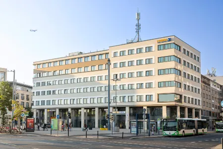LOGINN Hotel Offenbach Отели рядом с достопримечательностью «Capitol»