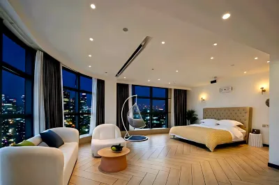 谷莫尼•凌空美宿城景飯店（安順黃果樹大街大潤發店） 住宿飯店