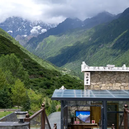 Yueshan Four Seasons Homestay