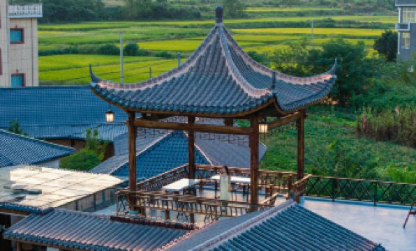 Floral Nanshan Yisu Homestay (Lushan Scenic Area Donglin Buddha)