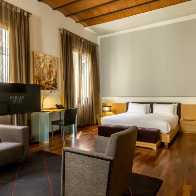 Mercer House Boria Hotels near Picasso Museum