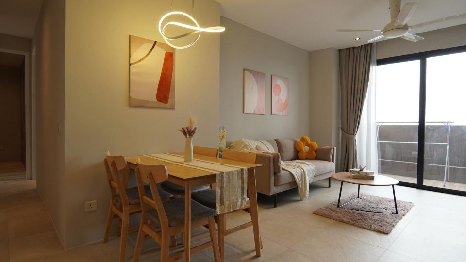 Lumi Tropicana by The Luxe