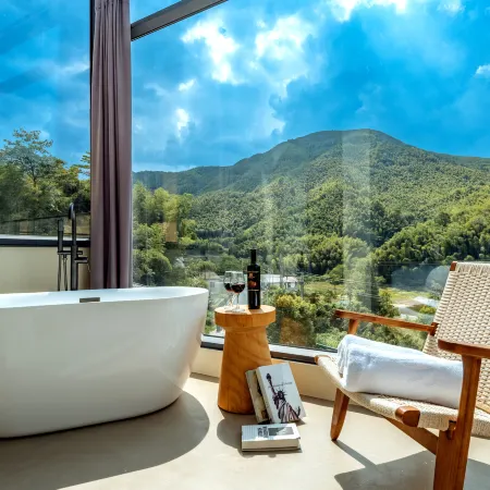 Jiuhuashan Yanqi Lake Bay Hotel