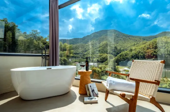 Jiuhuashan Yanqi Lake Bay Hotel
