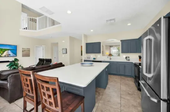 Remodeled 7 Bedroom Retreat Near Disney World
