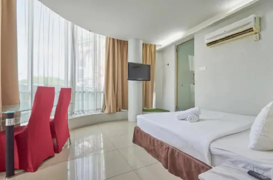Swing & Pillows - Kota Damansara