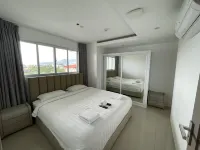 Chequers Suites Subic Bay - balcony