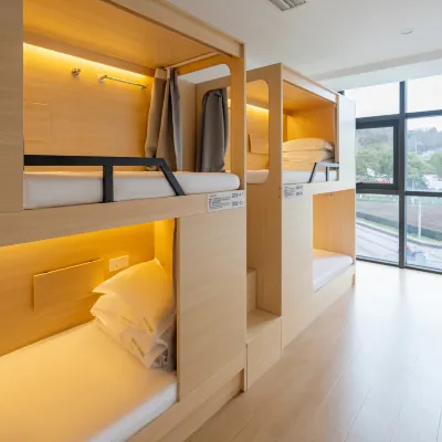 Green Apple Female Only Hostel (Nanjing Railway Station North Square) Hotel dekat Hongshan Forest Zoo