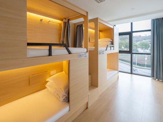 Green Apple Female Only Hostel (Nanjing Railway Station North Square)