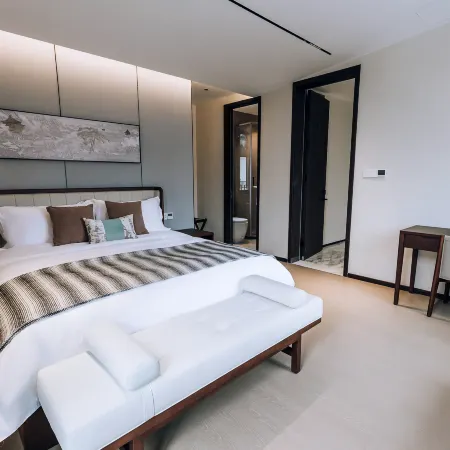 Lancheng Taohuayuan Wenquan Courtyard House (Honghu)