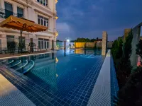 Chateau Kampot - Pools