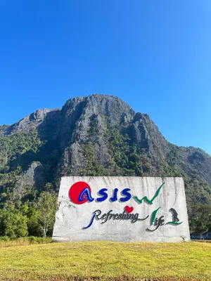 OASIS Vang Vieng Resort & Cafe Hotels near Silver Cliff