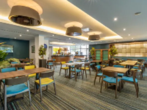 倫敦希思羅機場T5智選假日酒店 斯勞酒店