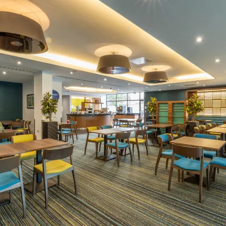 Holiday Inn Express LONDON - HEATHROW T5 by IHG