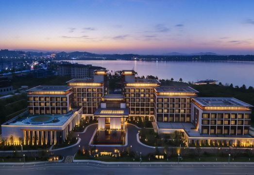Qinlu Narada Hotel lake view room