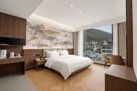 Qingge Bay Grand Hotel (Mugecuo Scenic Area)