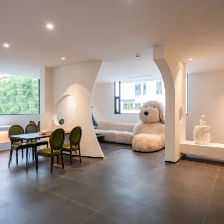 Floral Hong Homestay (Beihai Silver Beach)