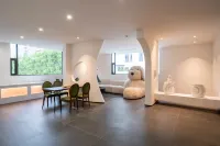 Floral Hong Homestay (Beihai Silver Beach)