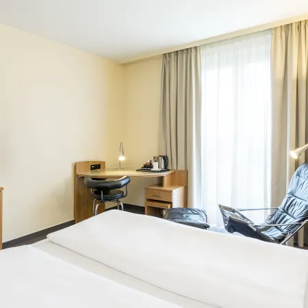 PLAZA Inn Hamburg Horner Rennbahn Отели рядом с достопримечательностью «Вандсбек»