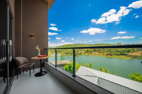 Xinhu Bay Resort Hotel (Chuxiong Xinghai Lake High-speed Rail Station Branch)