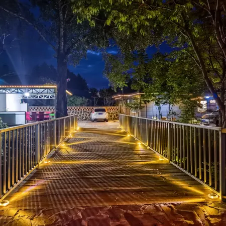 Linqiao Riverside Homestay