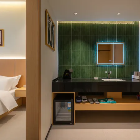 Guiyang Huaguoyuan Yuejin Homestay (Fangyuanhui Dolphin Plaza)