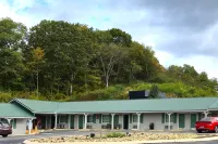 Holiday Motel by Belvilla Cleveland, TN - 2-Star