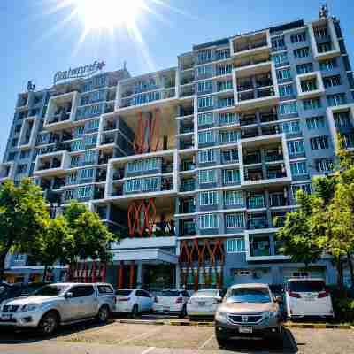 Central Comfy Airy Hotel Exterior