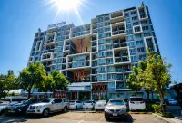 Central Comfy Airy - Condos