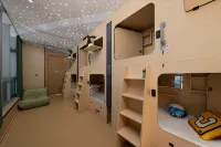 Qiantang Guanyun High-Rise River View Luxury Youth Hostel (Hangzhou Xingyi Subway Station) - parking