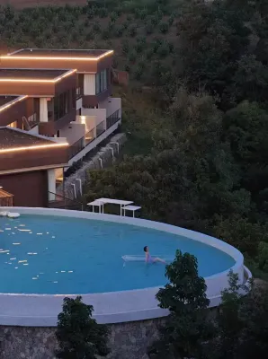 Landscape Hidden Cottage,360°Mountain and Sea View,Cliff Swimming Pool, Forest View Manor - 바