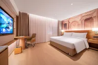 Vienna Hotel (Chongqing Jiefangbei Center Hongyadong Branch) - parking