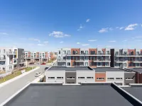 Downsview Park Luxury Townhome new Yorkdale Transit Hotels near Downsview Metro Station