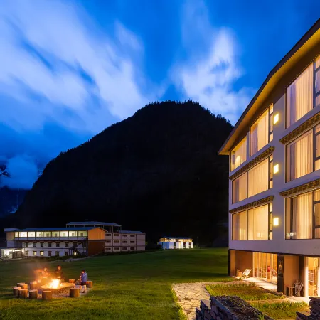 Yubeng Manshan MANSHAN · Golden Snow Bonfire Private Hot Spring Manor