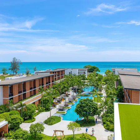 Pullman Khao Lak Resort Отели рядом с достопримечательностью «Пляж Бангсак»
