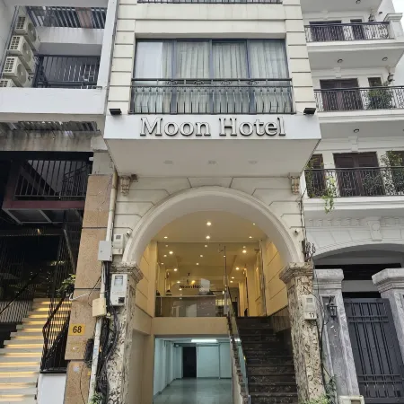 Moon Luxury Hotel Отели рядом с достопримечательностью «Центральный Цирк»