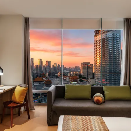 Huayu Hotel (Chongqing Jiefangbei Area Hong Ya Dong)