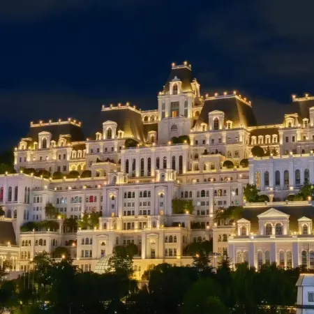 Huanman Qiancheng Elite · Aesthetic Luxury Hotel (Huaguoyuan White‑House Art Center, Guiyang)