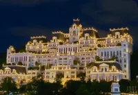 Huanman Qiancheng Elite · Aesthetic Luxury Hotel (Huaguoyuan White‑House Art Center, Guiyang) - romantis