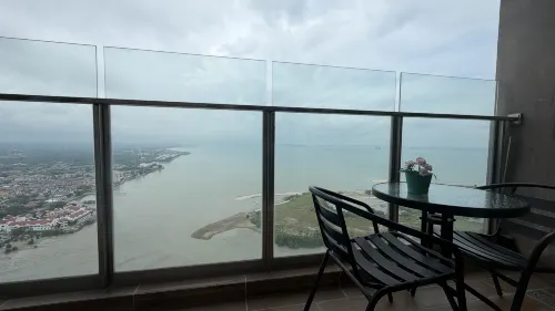 Seaview Family Suite |2BR|5 Pax|Near Jonker - พร้อมระเบียง