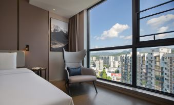 Atour Hotel (Zhangjiajie Yongding District Tianmenshan Cableway Station)