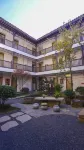 Chuxiong Golden Tianhua Hotel (Chuxiong Station Yiren Ancient Town)